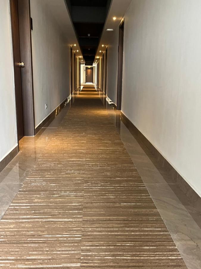 Presidency Airport Hotel Kochi Exterior foto