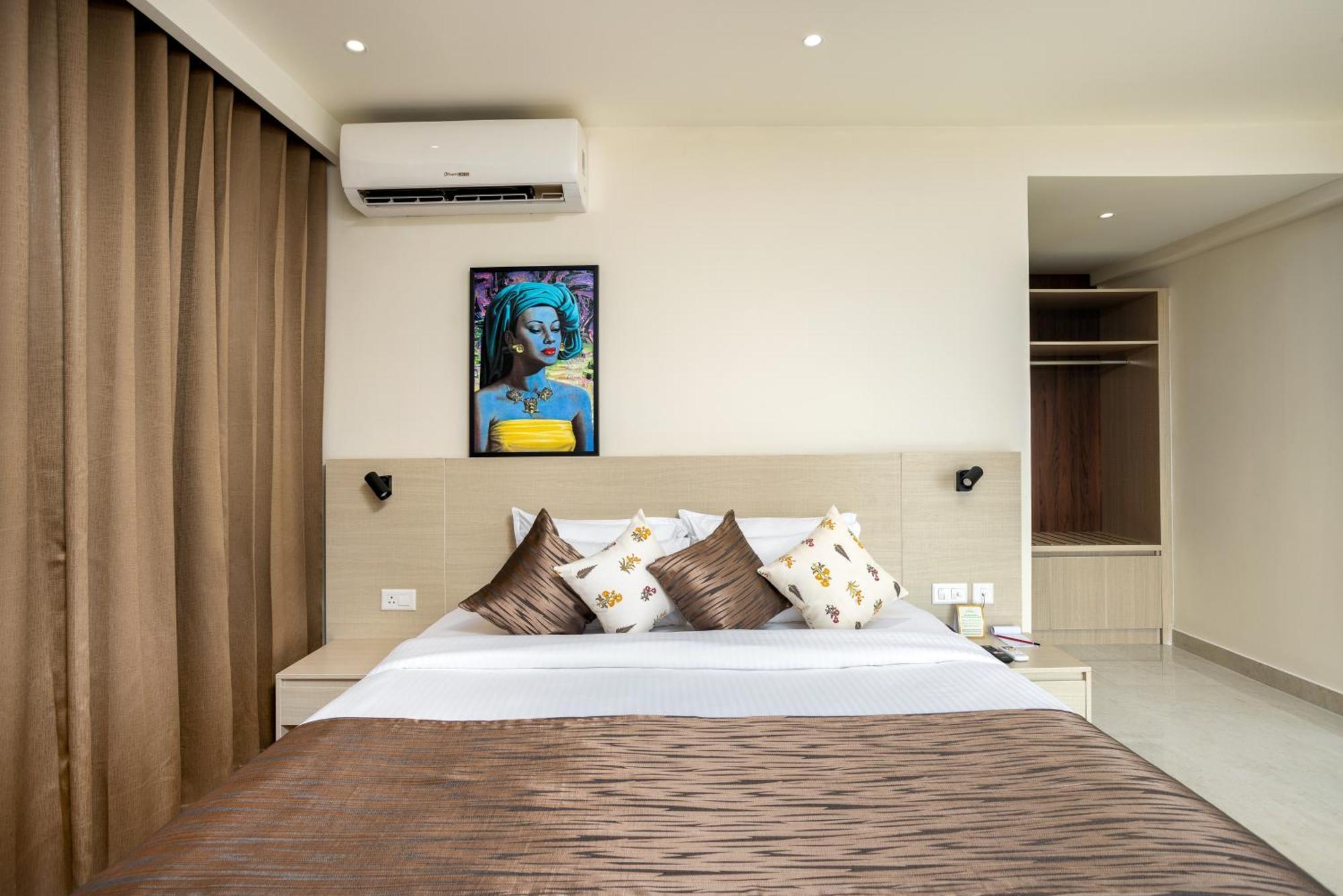 Presidency Airport Hotel Kochi Exterior foto