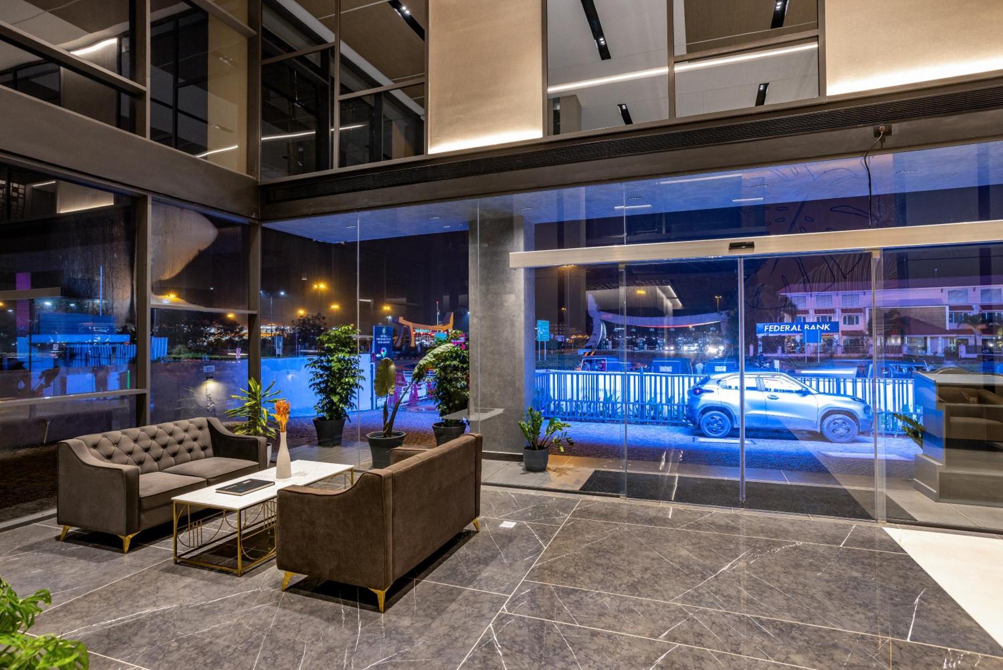 Presidency Airport Hotel Kochi Exterior foto